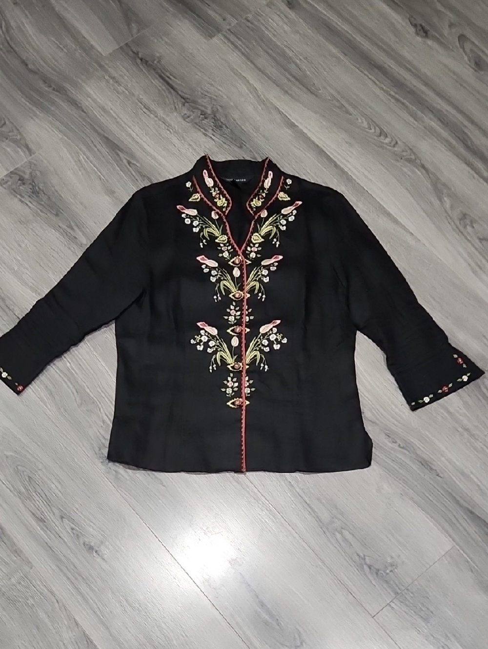 100% Linen Anne Carson Manderin Collar Embroidered Top